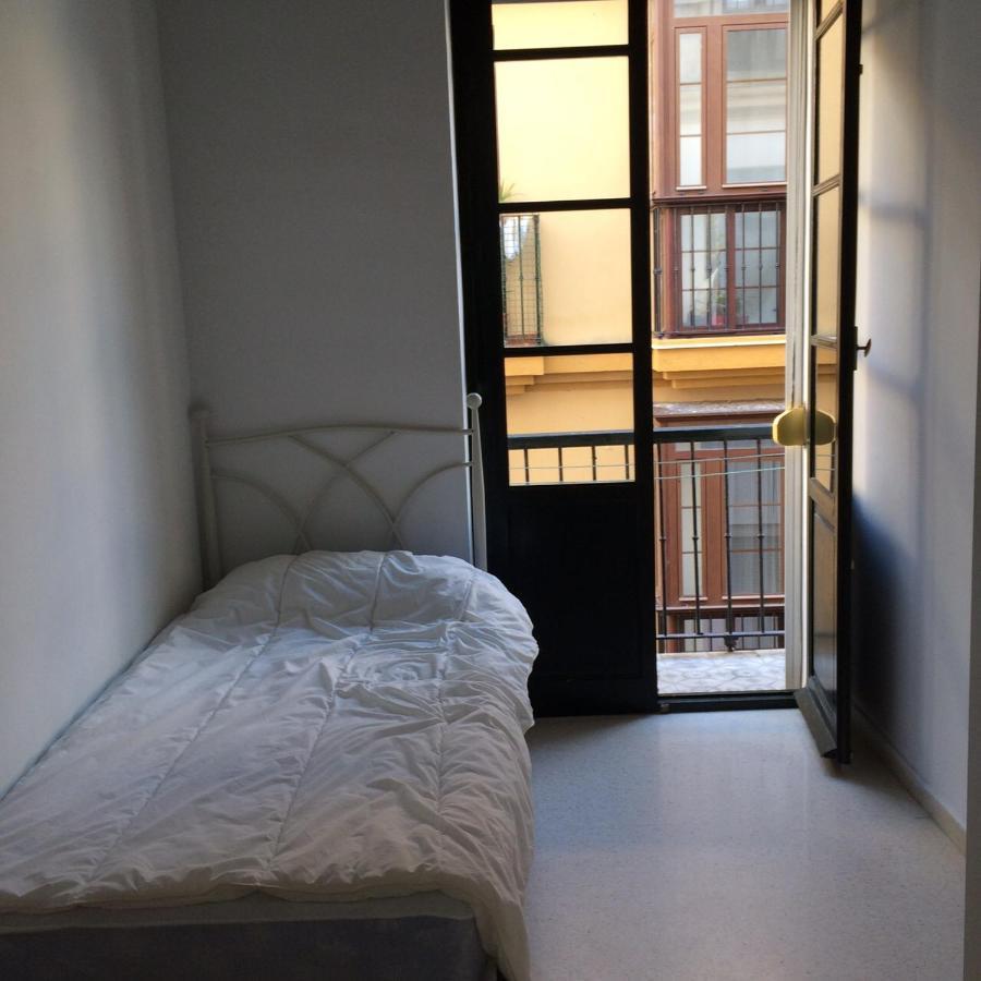 Apartamento muy bien situado en el centro de Cádiz y al lado de la playa Cádis Exterior foto