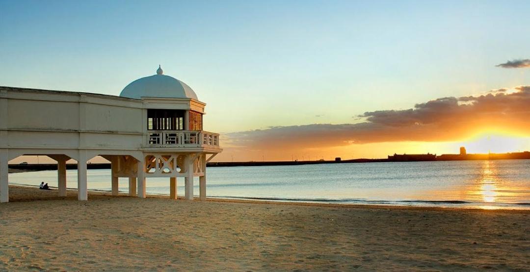 Apartamento muy bien situado en el centro de Cádiz y al lado de la playa Cádis Exterior foto