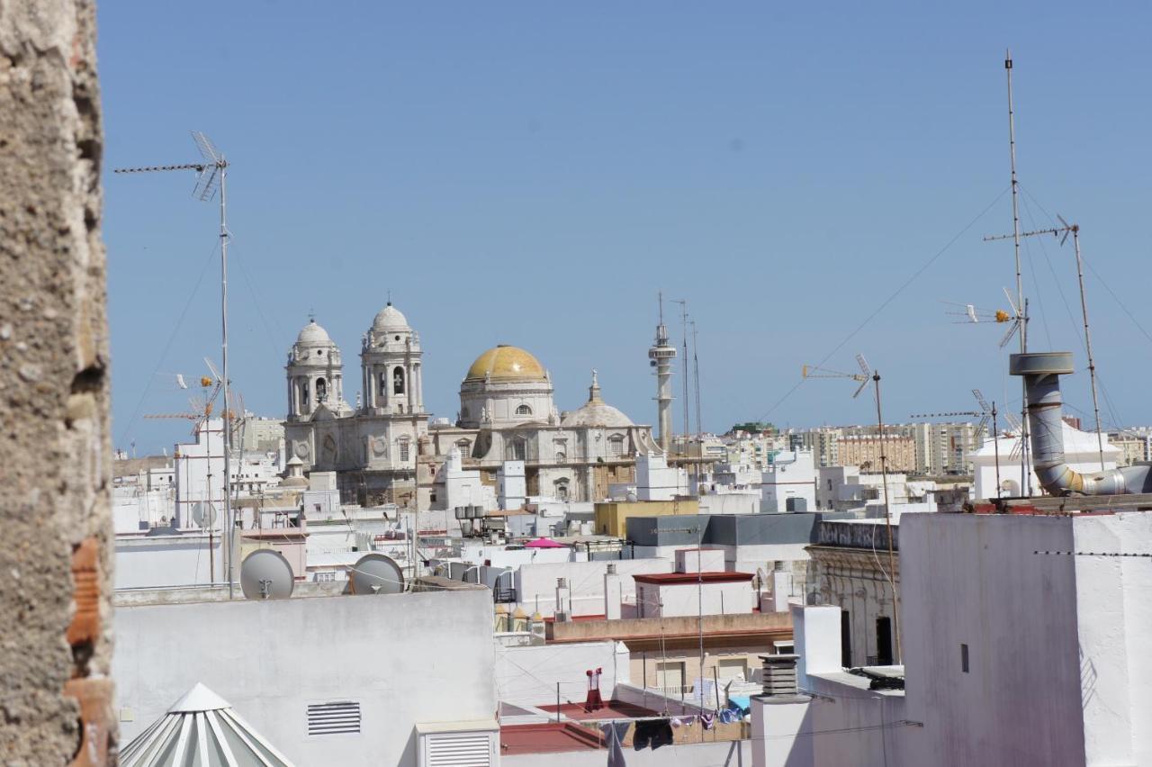Apartamento muy bien situado en el centro de Cádiz y al lado de la playa Cádis Exterior foto