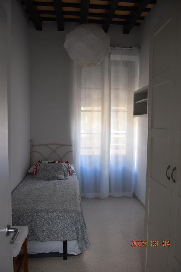 Apartamento muy bien situado en el centro de Cádiz y al lado de la playa Cádis Exterior foto