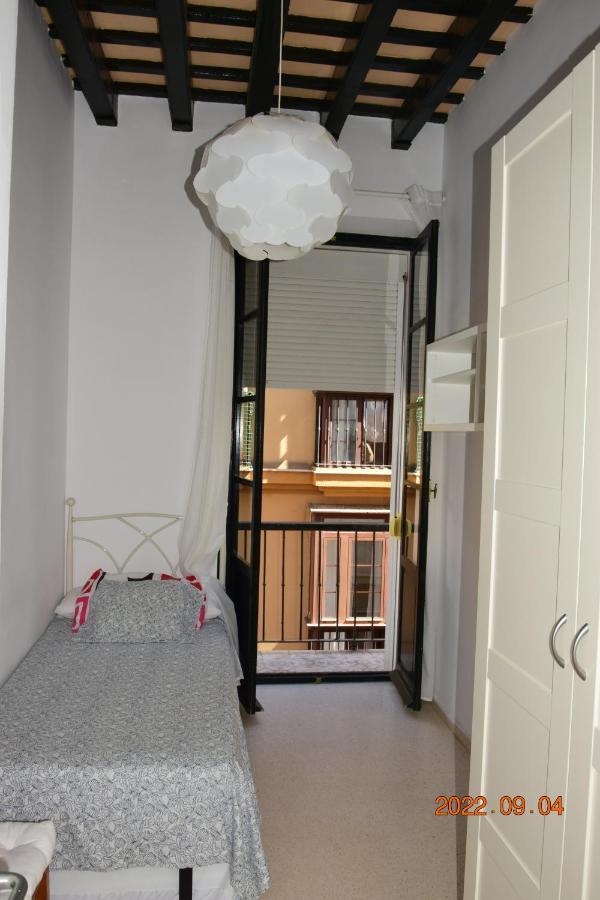 Apartamento muy bien situado en el centro de Cádiz y al lado de la playa Cádis Exterior foto